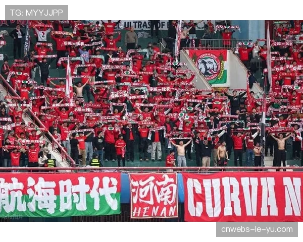 球迷闯入球场事件后续,联盟重申将加强安保,确保比赛进程与球权不受干扰。 球迷闯入球场事件后续,联盟重申将加强安保,确保比赛进程与球权不受干扰。