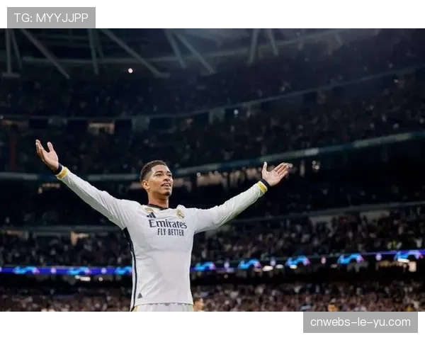 特写：马德里大雨中，贝林厄姆滑跪庆祝绝杀后染黄